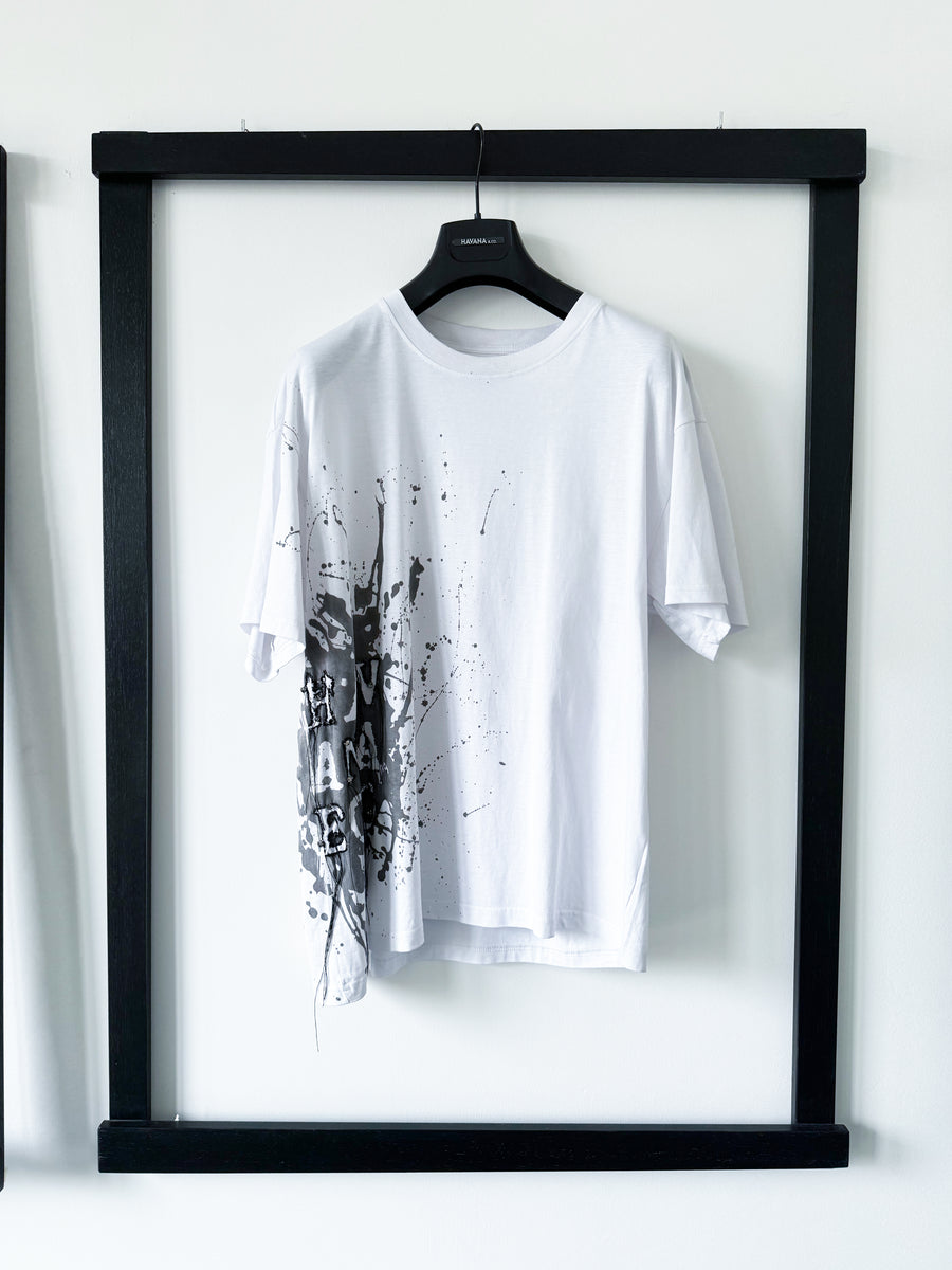 T-shirt bianca stampa laterale con pigmenti di lentisco