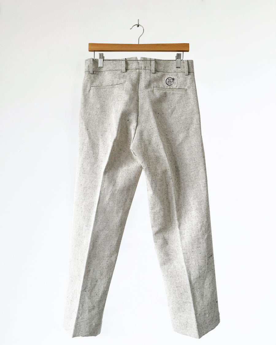 Pantalone vestibilità ampia con pinces