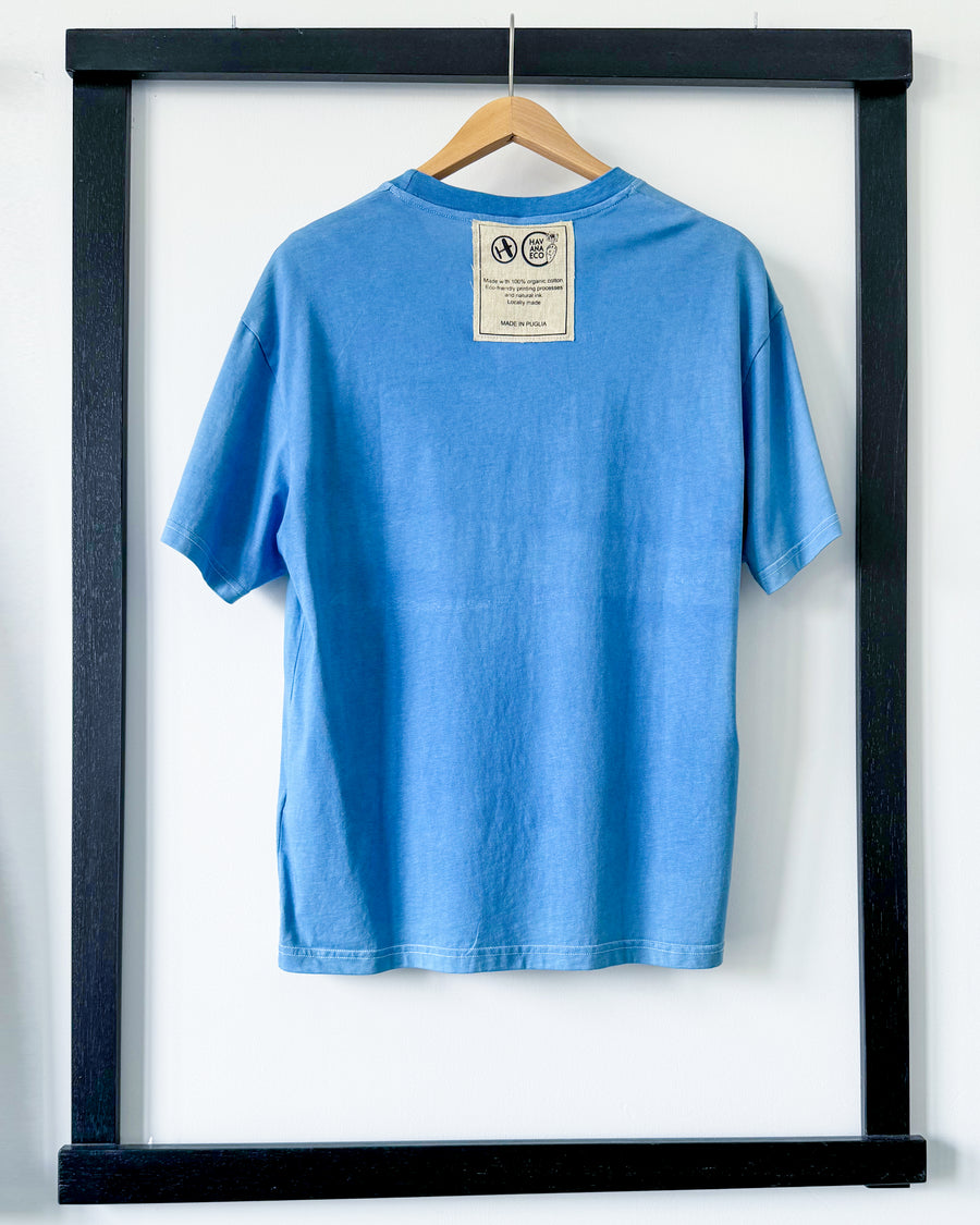T-shirt girocollo 100%  in cotone tinta artigianalmente con pigmenti di indigofera tinctoria